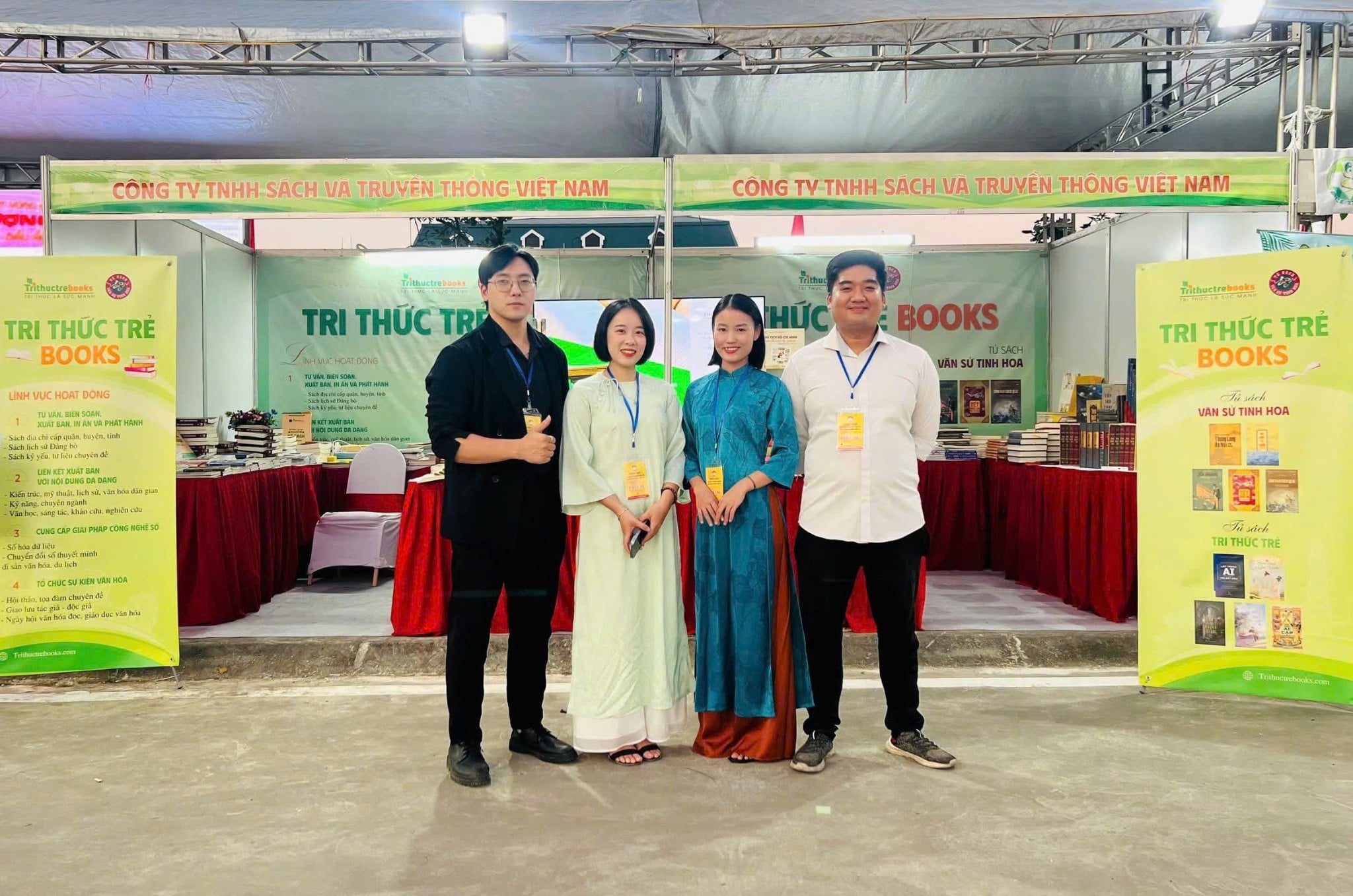 Tri Thức Trẻ Books đồng hành cùng Ngày hội Đại đoàn kết toàn dân tộc phường Thượng Cát